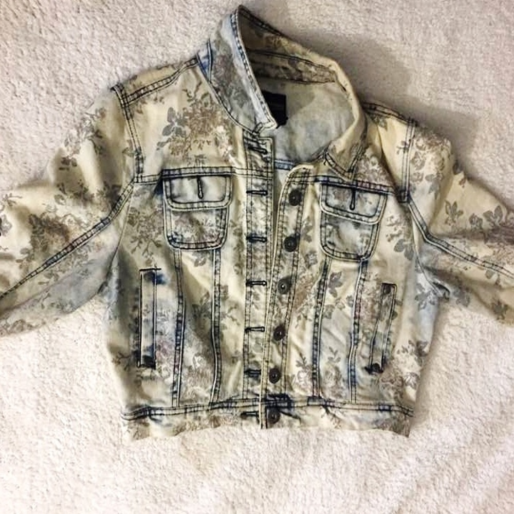 Beautiful and unique cropped denim jacket